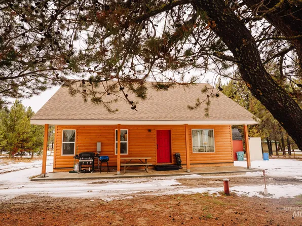 22 W Prospectors Dr, Cascade, ID 83611