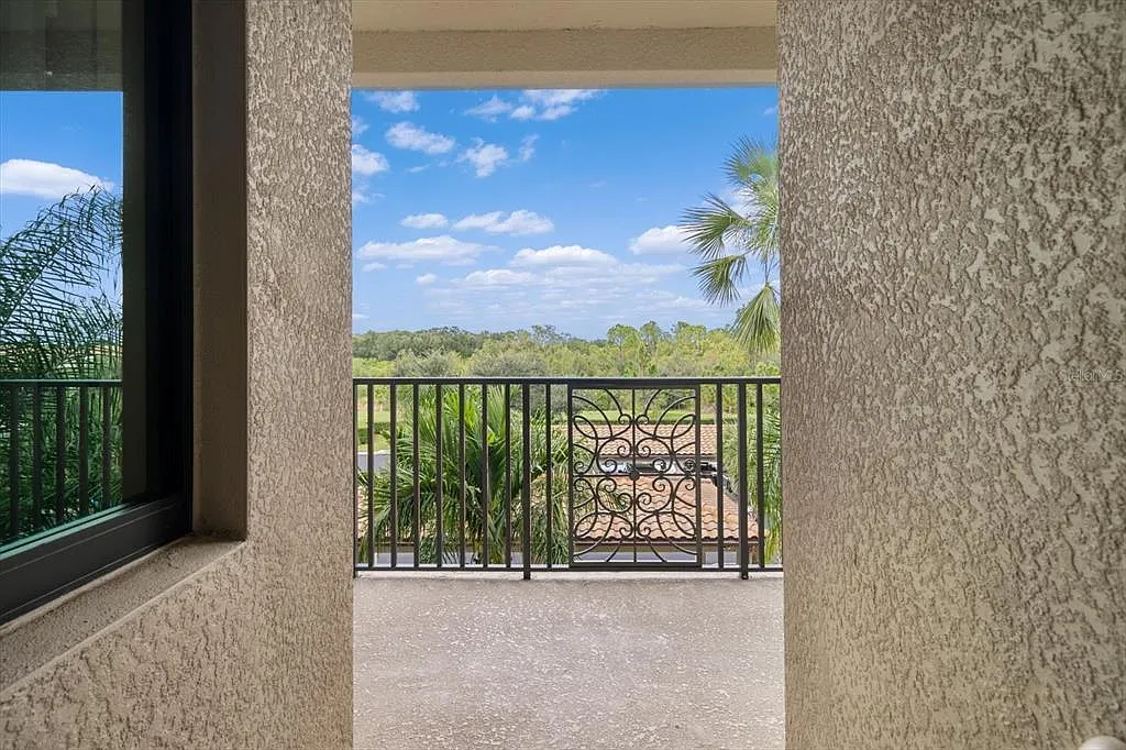 2 bed, 2.0 bath, 1142 sqft, $2,000 — Photo 4