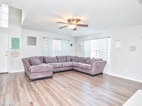 3rd image of 733 Raven Dr