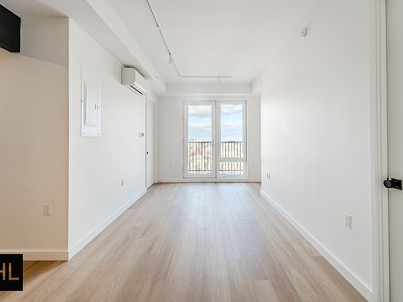 2nd image of 931 Carroll St #1208
