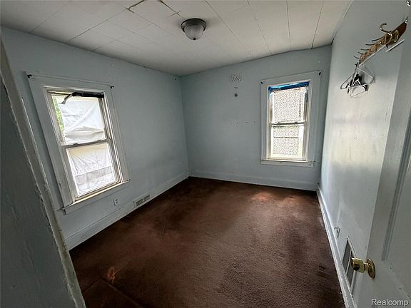 5th image of 7602 Kendal St