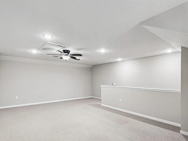 7260 Duxbury Ln — Photo 17