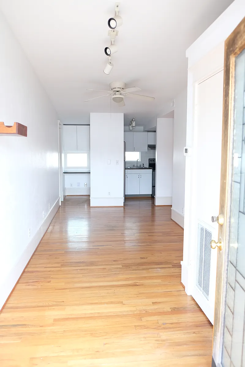 Building Photo - 608 Oxford St #C