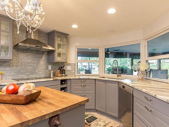 5th image of 8875 Hershey Ln