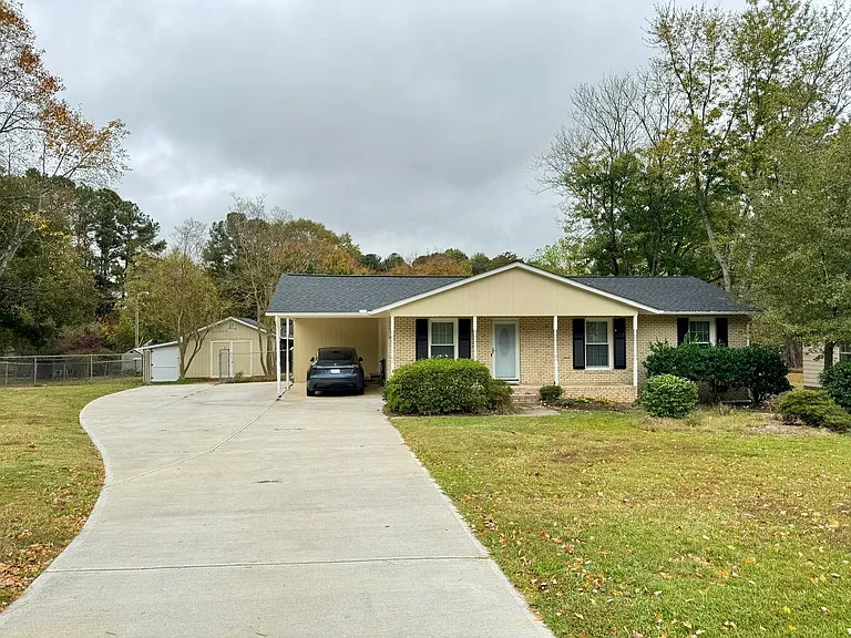 1505 Foxwood Dr — Photo 2