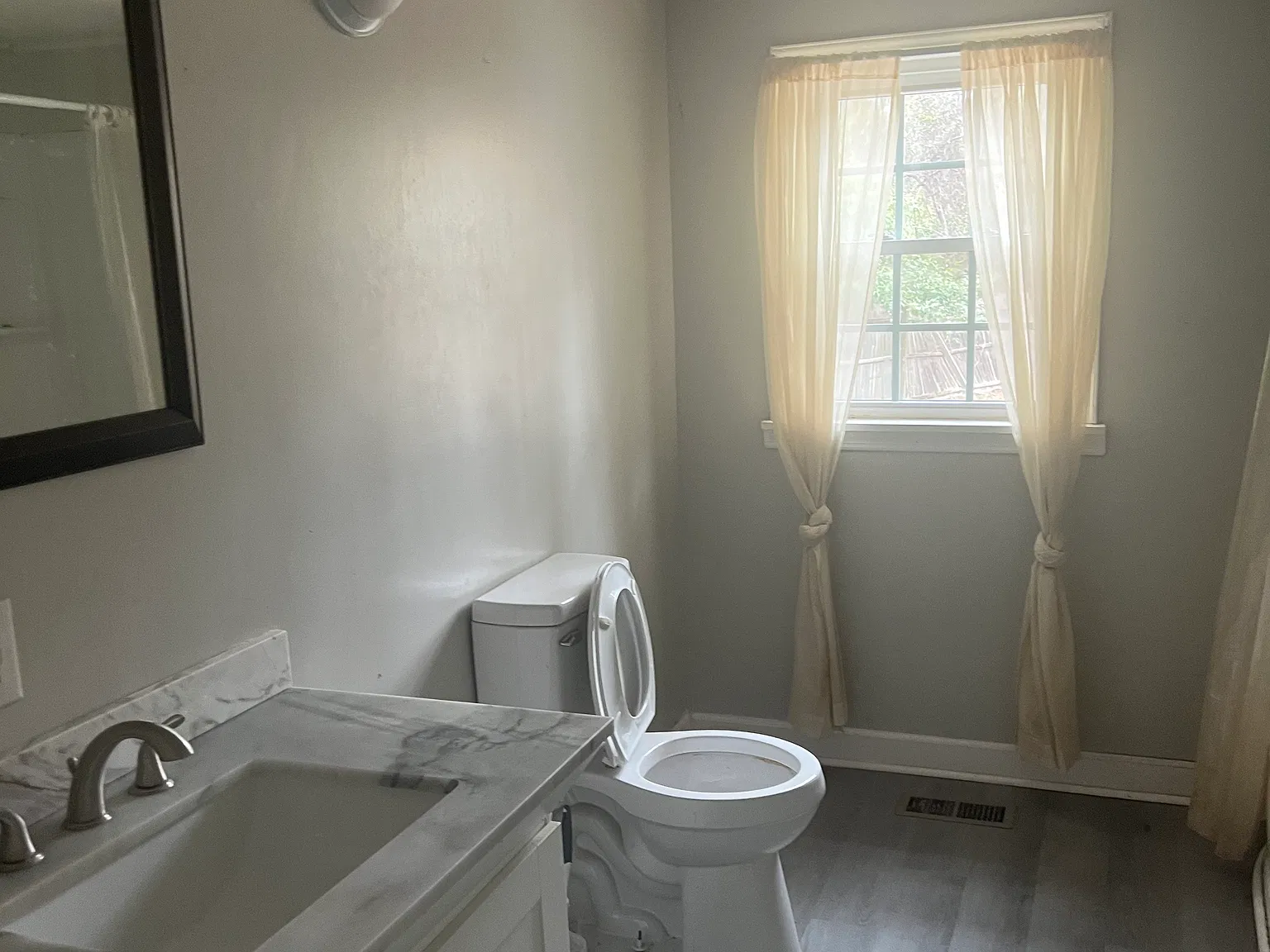 4 bed, 3400 sqft, $1,800 — Photo 2
