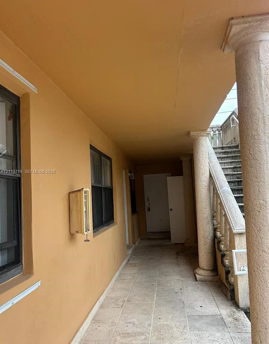 South Miami Villas Condo — Photo 3