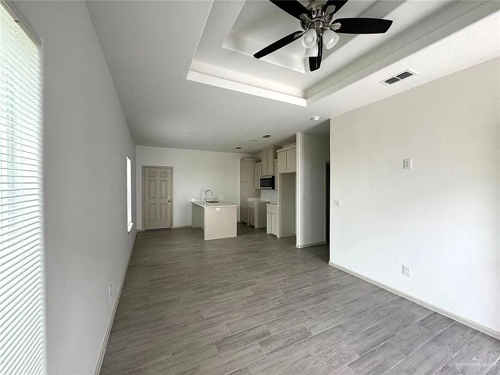 3 bed, 2.0 bath, 1050 sqft, $1,100 — Photo 2