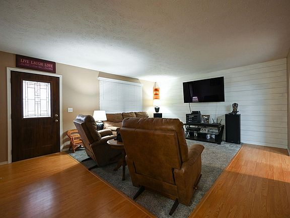 4th image of 705 Pinoak Dr