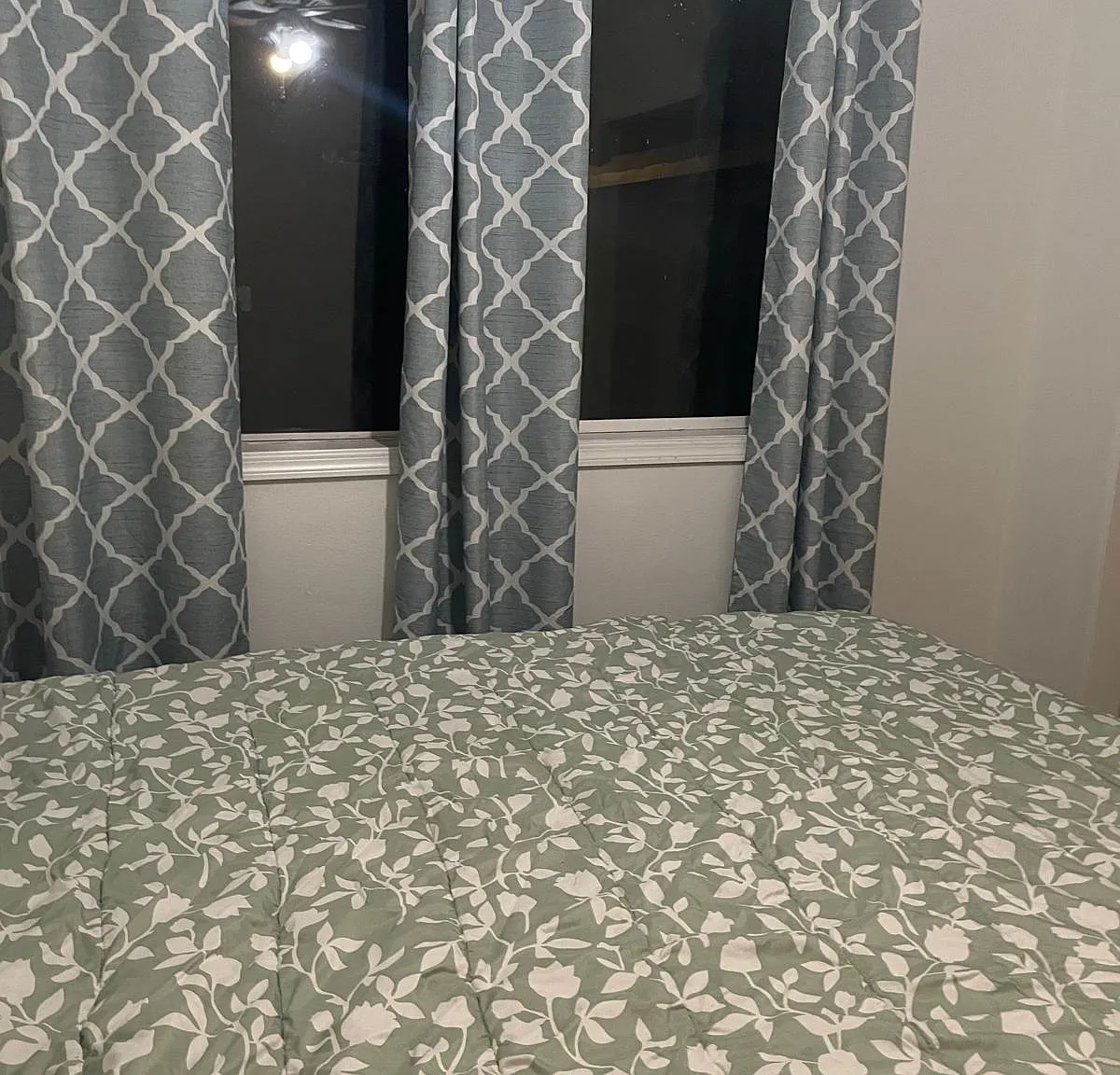 6 bed, $100 — Photo 1