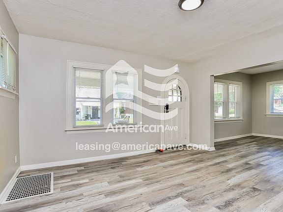 619492_005_living_room_12801201.jpg