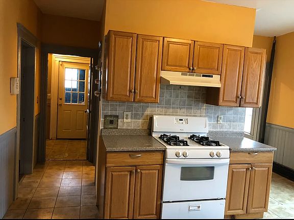 5th image of 7 Plane St APT 2