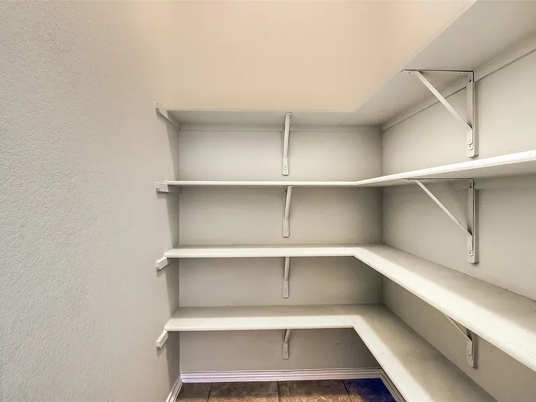 18720 Royal Pointe Dr — Photo 29