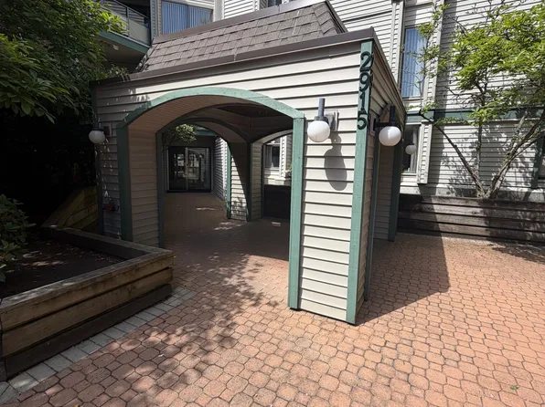 2915 Glen Dr #306, Coquitlam, BC V3B 7H8
