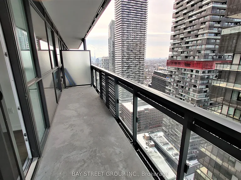 39 Roehampton Ave #2807 — Photo 14