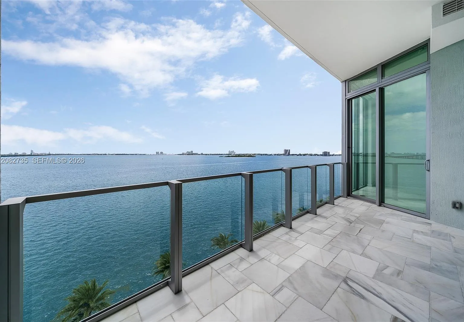 Biscayne Beach Condo Podiu — Photo 1