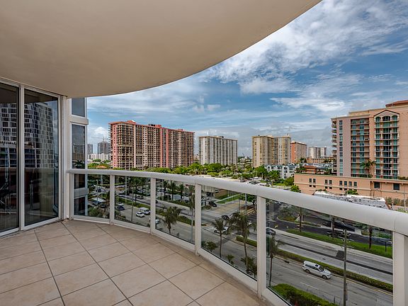 4th image of 17555 Collins Ave APT 802