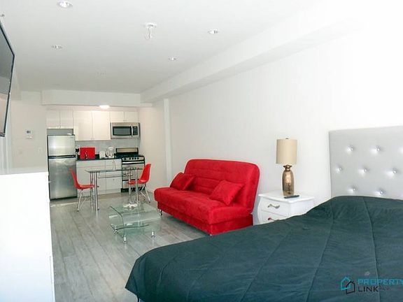 2nd image of 521 W 48th St #4G