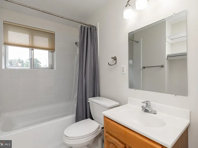 410 Woodlawn Ave — Photo 25