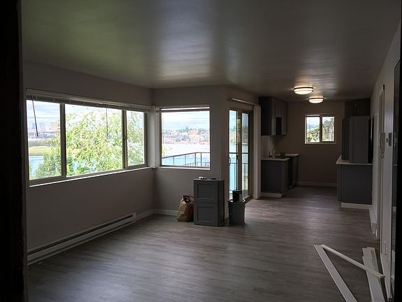 5th image of 2415 8th Ave N APT 4
