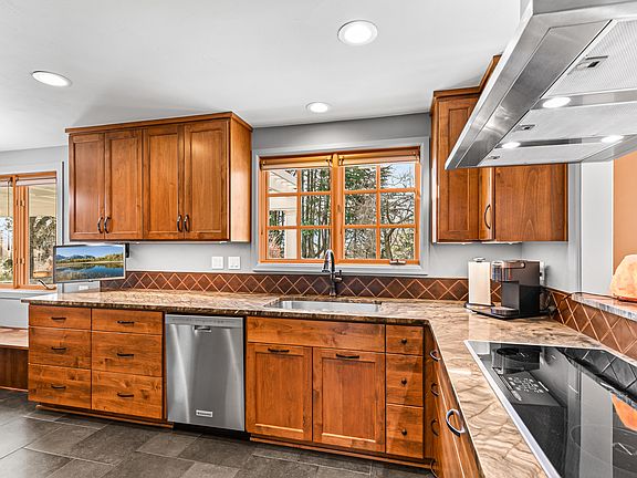 3rd image of 218 Saginaw Dr