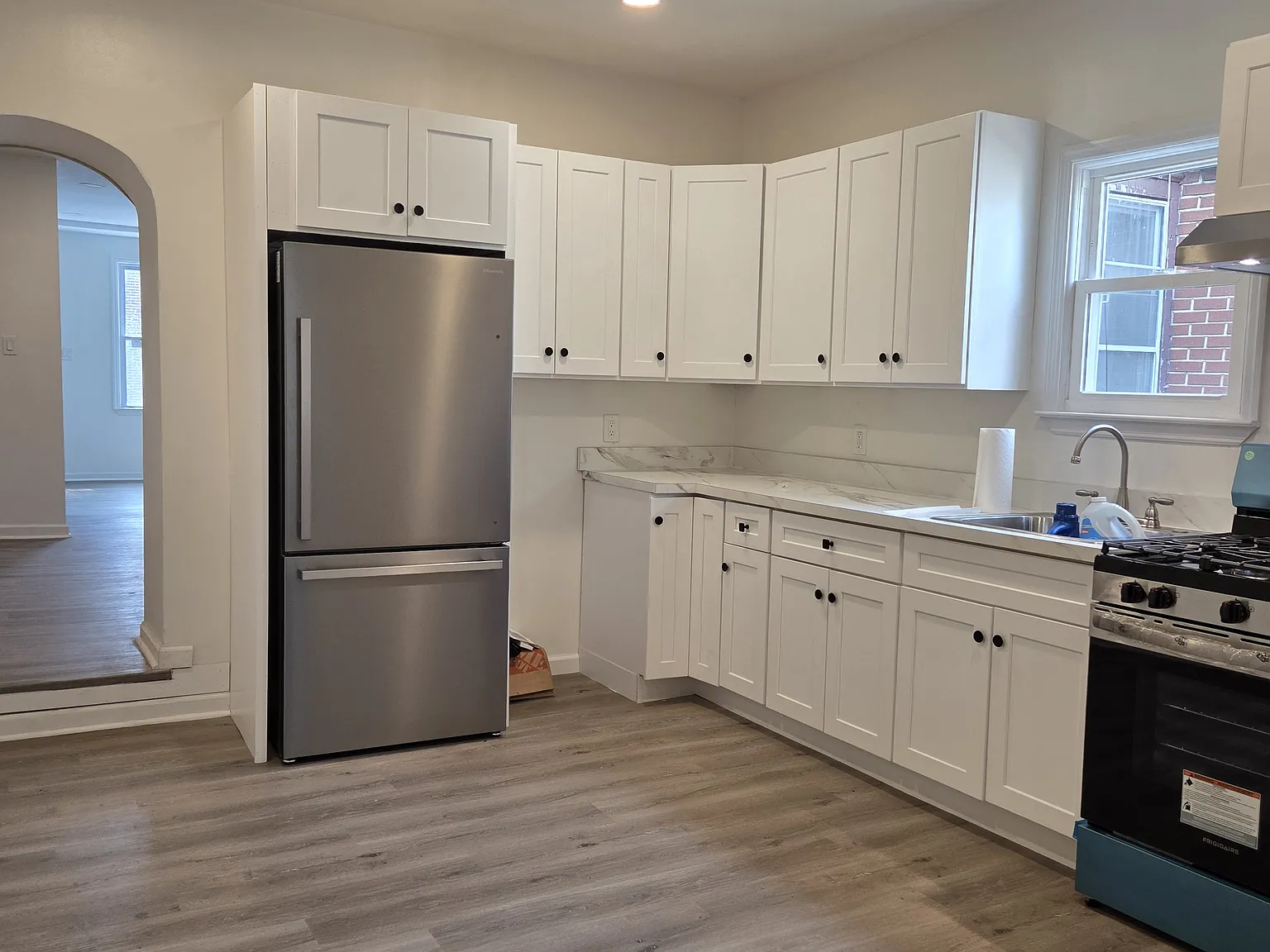 3 bed, 1250 sqft, $1,900 — Photo 2
