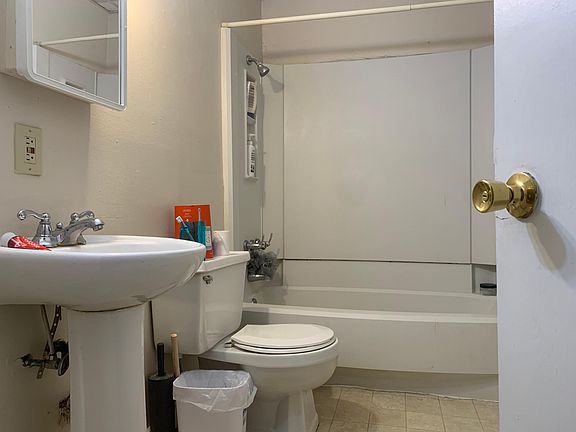 3rd image of 34 E 11th Ave