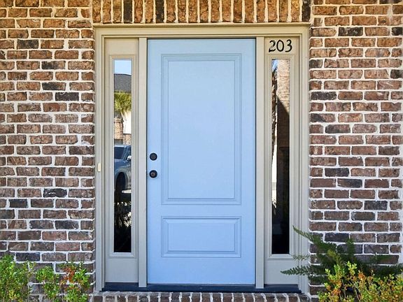 2nd image of 203 Mariners Cir