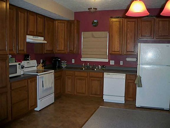 4th image of 2303 Burgundy Way