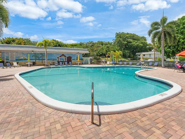 3160 LAKE OSBORNE Drive Bldg 6 Unit 206, Lake Worth Beach, FL 33461