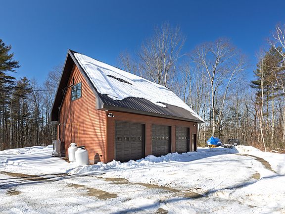 5th image of 9 E Pond Road