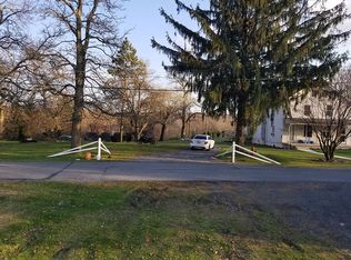 8 Woodland Dr, Pottsville, PA 17901