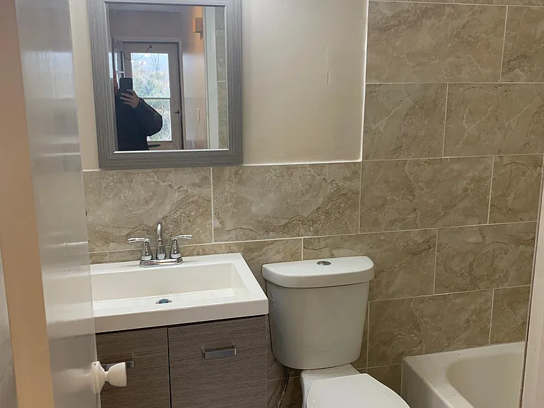 7542 Woodlawn Ave — Photo 2