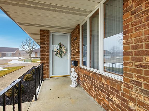 5th image of 1040 Carson Ln