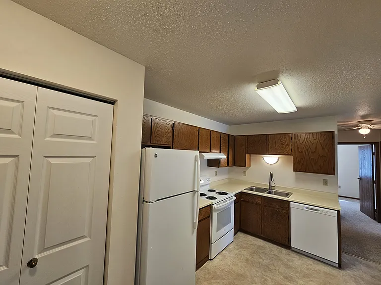 4325 Green Apartments — Photo 6