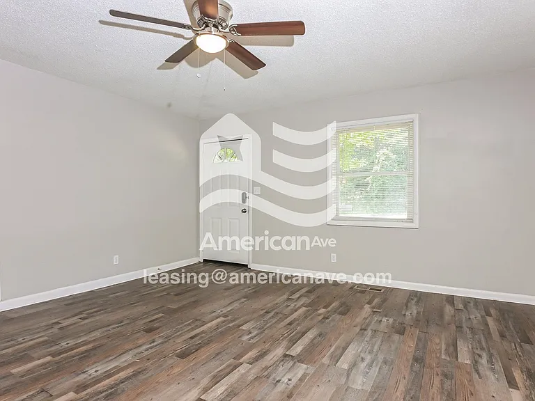 1237609_002_living_room_3.jpg