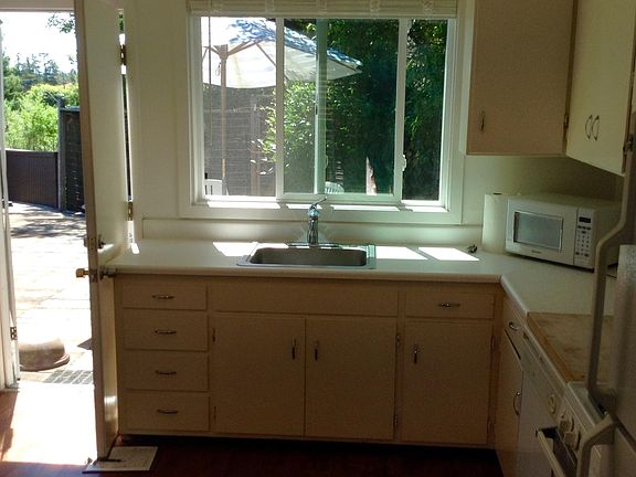 2nd image of 641 Magnolia Ave #2