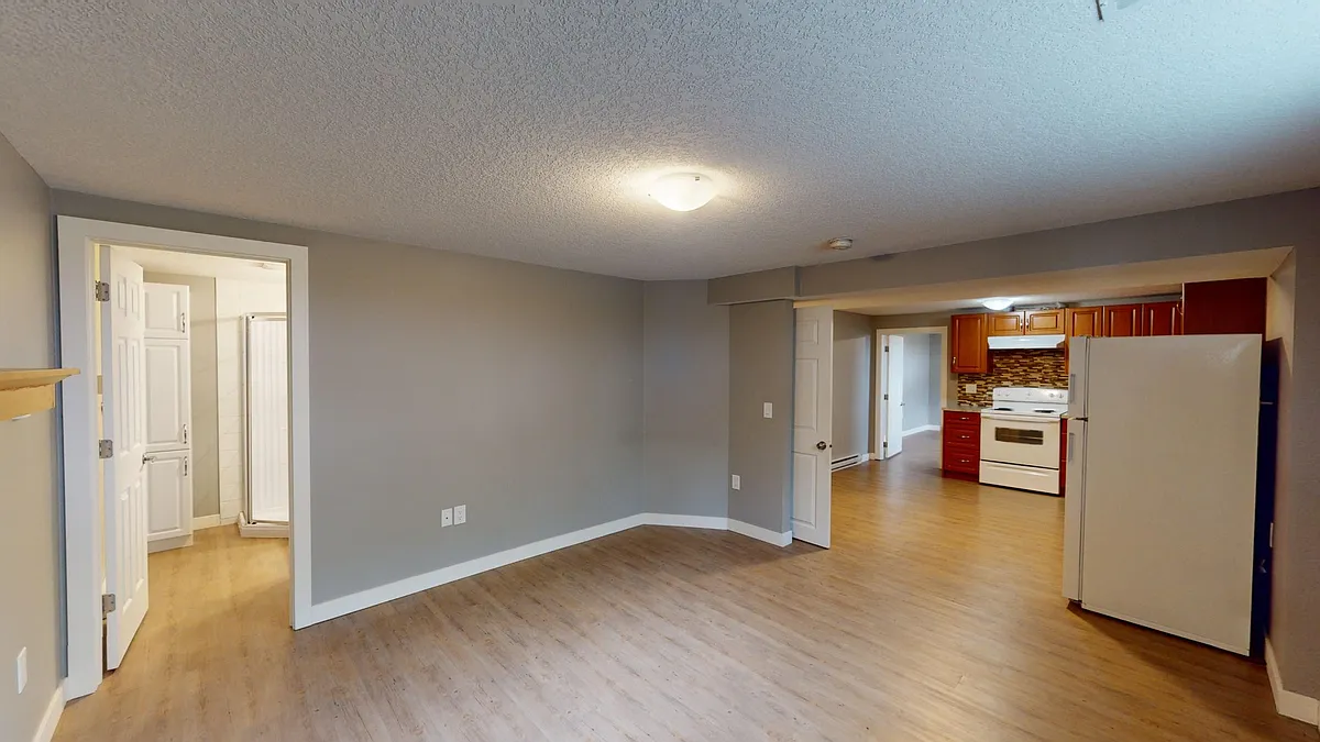 Building Photo - 152 Whitehorn Cres NE