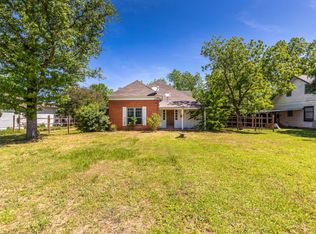 311 E Sabine St, Groesbeck, TX 76642