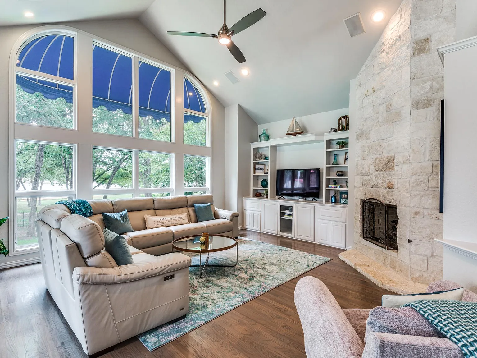 4 bed, 3.5 bath, 3560 sqft, $15,000 — Photo 2