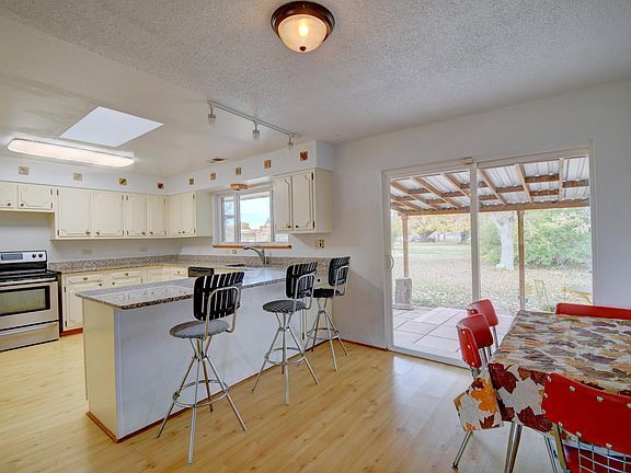 4th image of 30 Cottonwood Ln