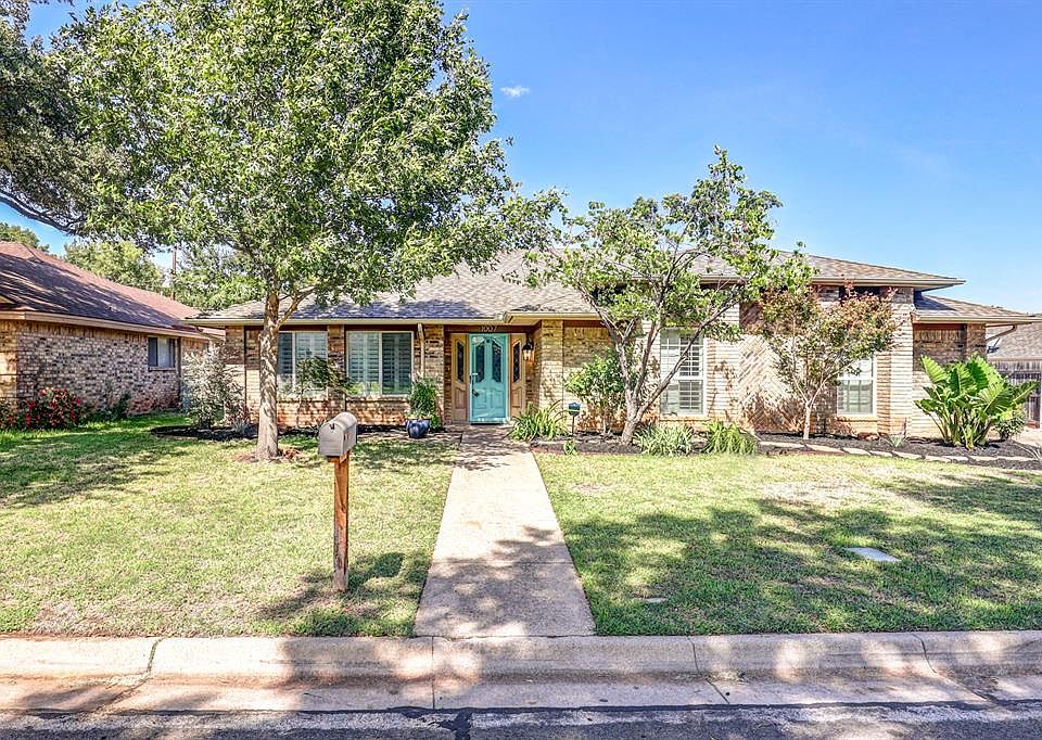 1st image of 1007 De Pauw Dr