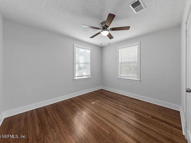 715 Ralph St — Photo 16