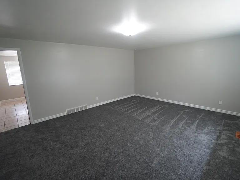 4402 Jefferson Ave — Photo 6