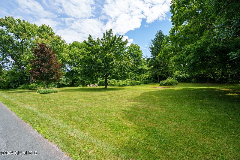 5th image of 1740 Duck Pond Road