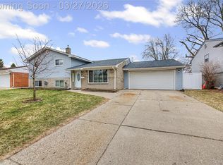 8710 Leslie Dr, Sterling Heights, MI