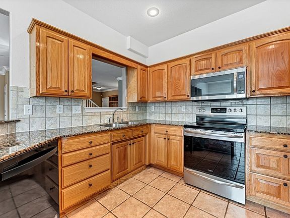 5th image of 2107 SW Chinquapin Ave