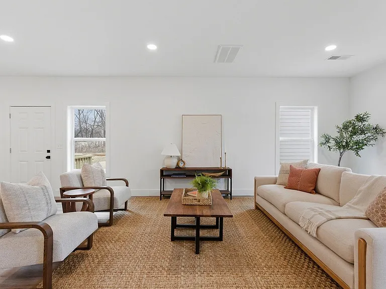 1024 Scenic View Ct — Photo 3