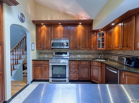 4th image of 22 Jameson Ct
