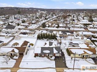 15 Drexel Ter, Monroe Township, NJ 08831